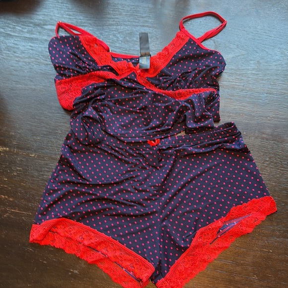 Top and Bottom sleep wear - Picture 8 of 9